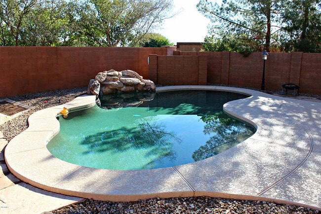 Foto del edificio - Surprise 4br With Pool