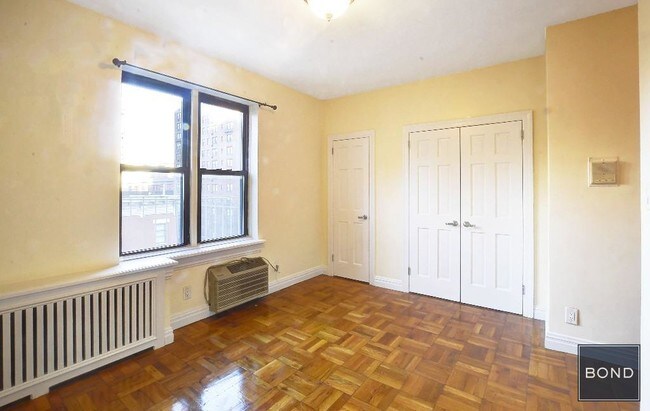 Building Photo - 350 E 58th St