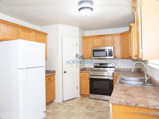 Foto del edificio - 3424 Newland Loop