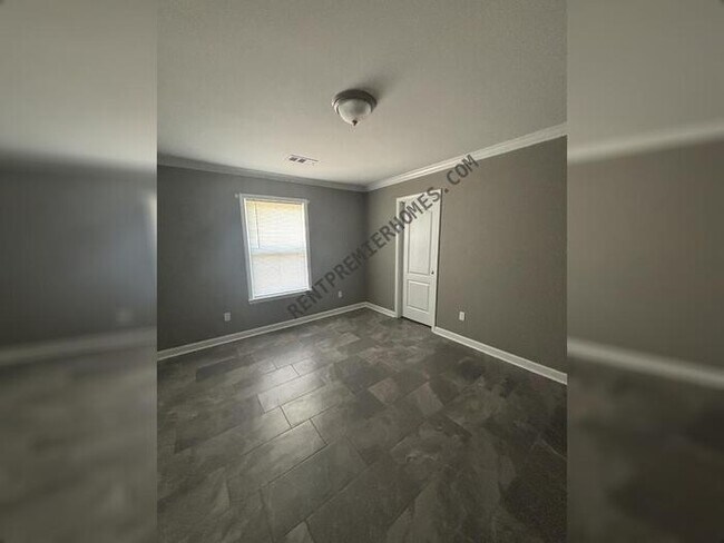 Foto del edificio - 8117 Orchard Dr