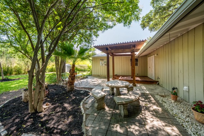 Building Photo - 407 Tango Dr