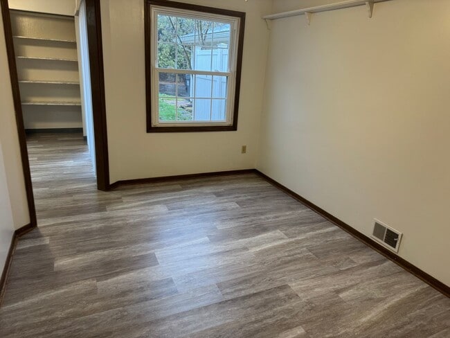 Building Photo - 1376 Red Tail Hawk Dr