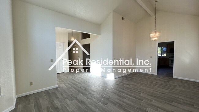 Foto del edificio - Roseville 3bd/2ba Home with 2 Car Garage