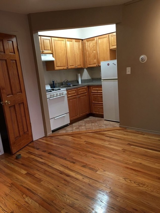 Entrance To Living Room - 164-05 65th Ave