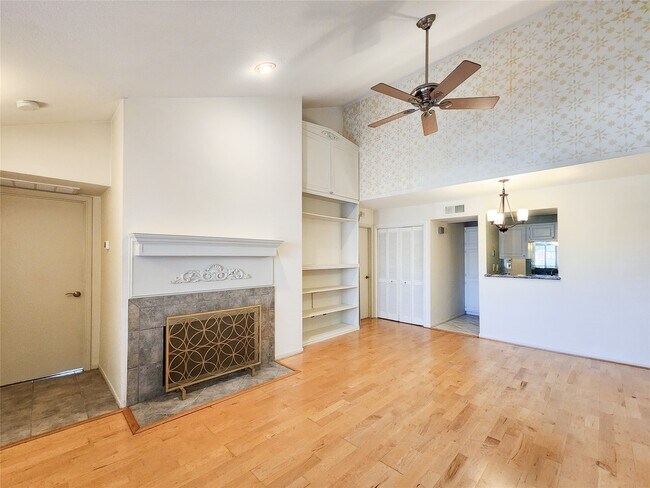 Building Photo - 1860 White Oak Dr