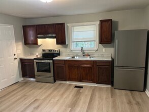 Building Photo - 529 Calvary Dr