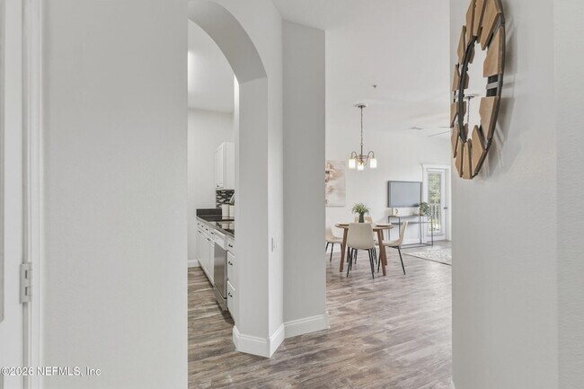 Foto del edificio - 7990 Baymeadows Rd E