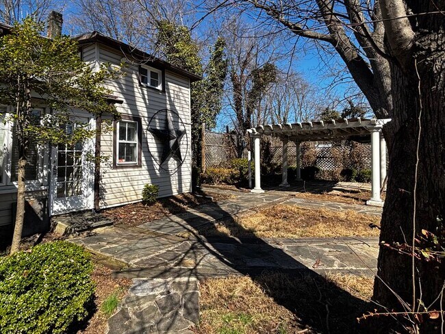 Foto del edificio - 8122 John Mosby Hwy