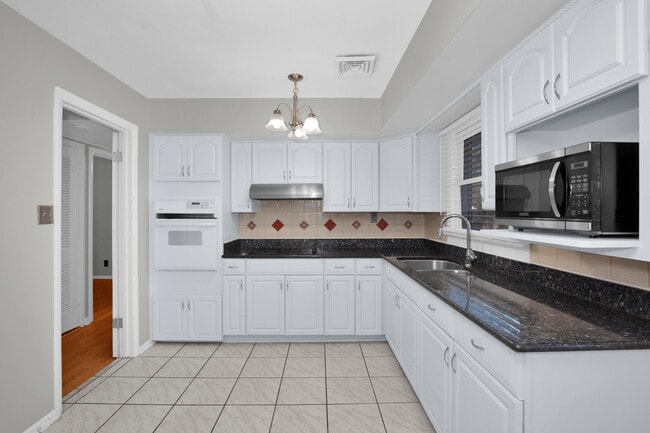 Building Photo - 1467 Bridger St