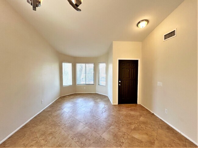 Building Photo - 5628 W Pueblo Ave