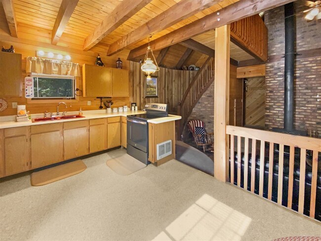 Foto del edificio - 95 Whispering Pines Dr