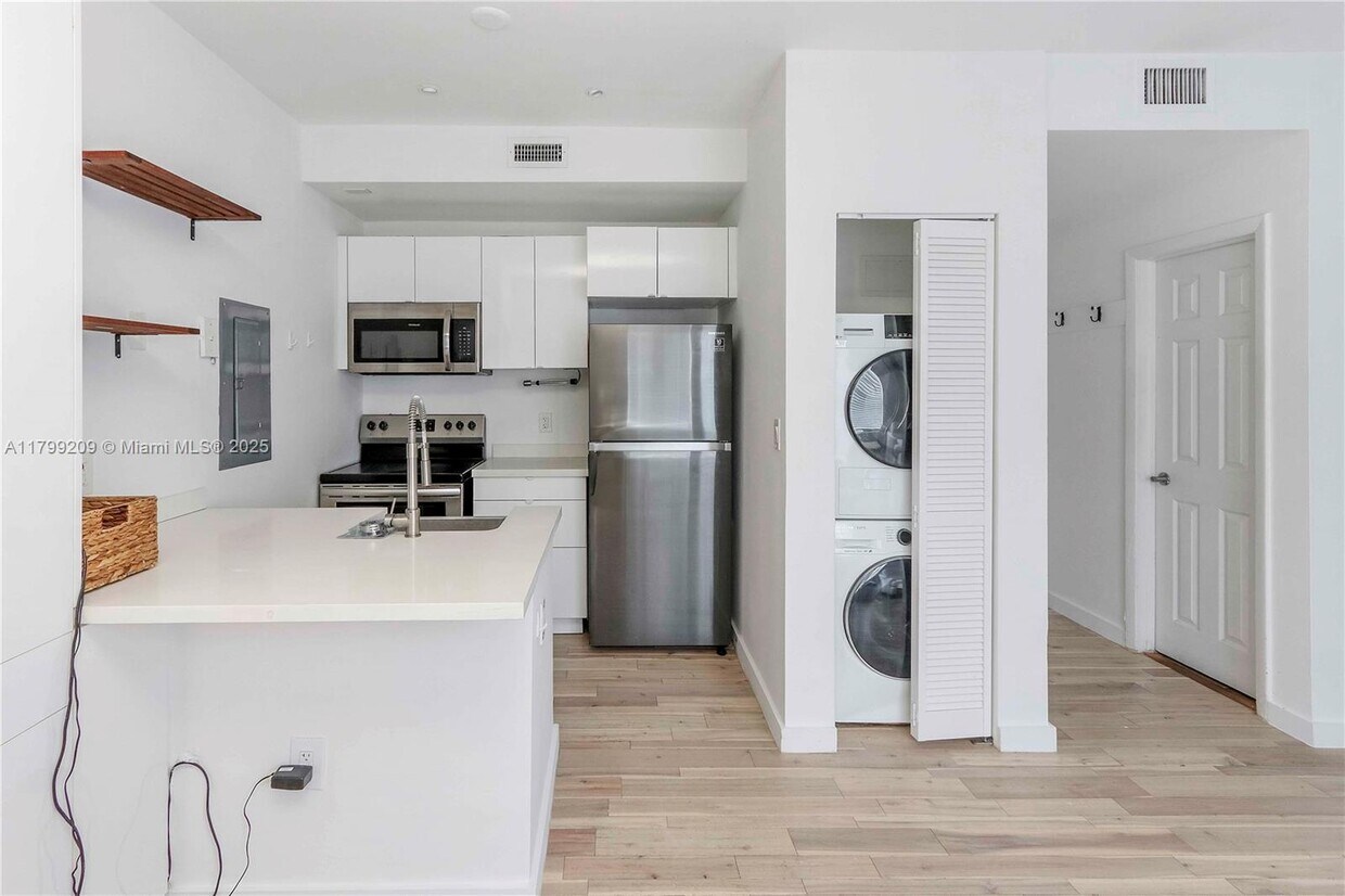 Foto principal - 737 Jefferson Ave