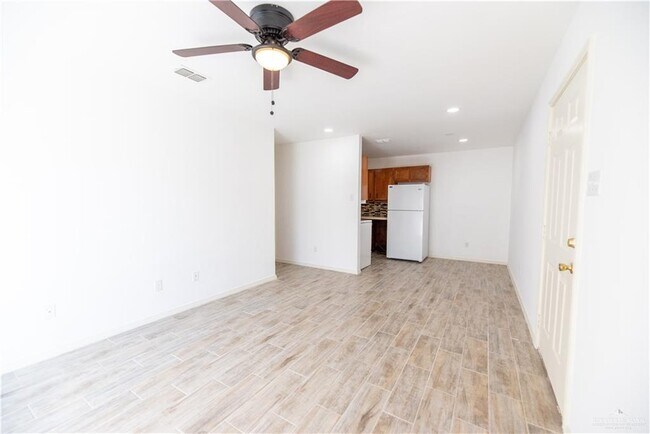 Building Photo - 1500 Evergreen Ave