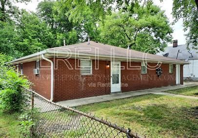 Primary Photo - 4408 S 1st St