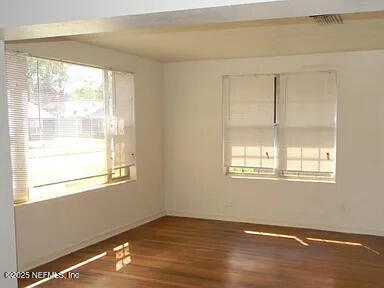Foto del edificio - 1335 W 12th St