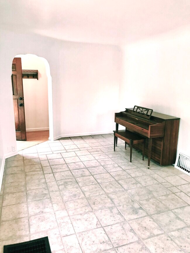 Living Room - 1033 E Logan Ave