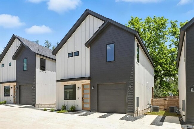 Building Photo - 3001 E 51st St