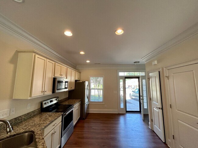 Building Photo - 3BR/2.5BA Townhome W/Loft in Pisgah Forest