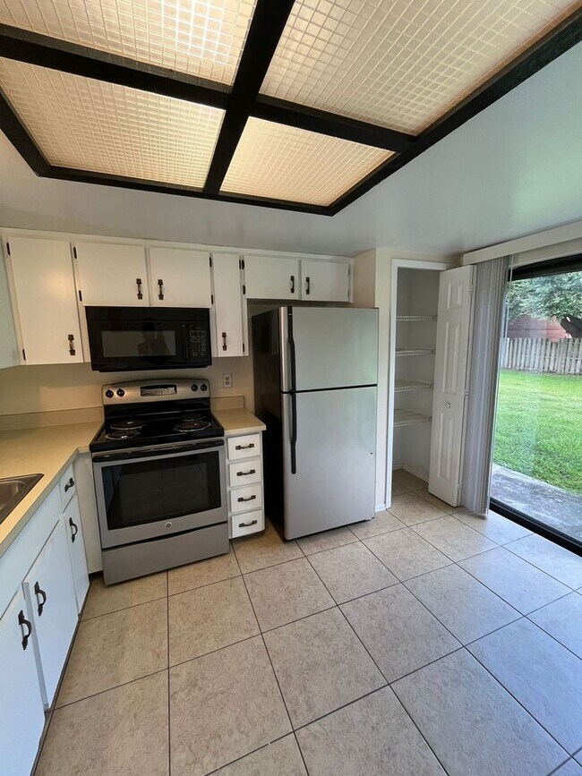 Foto del edificio - **COMING SOON** 2 Bedroom, 2.5 bathroom Townhouse near UCF
