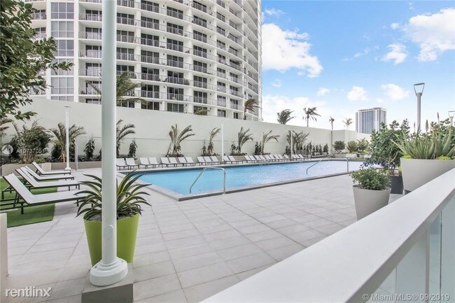 Building Photo - 2 br, 2 bath Apartment - 1758 N BAYSHORE DR