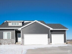 Building Photo - 615 SE Tallgrass Ln