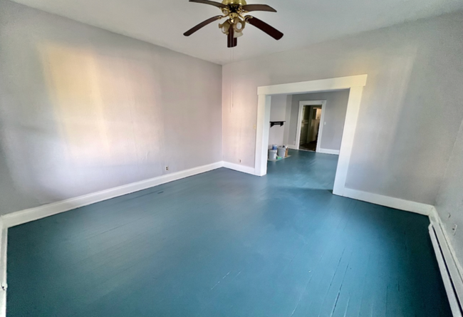 Building Photo - Large Remodeled 3 bed 1.5 Bath Home with O...