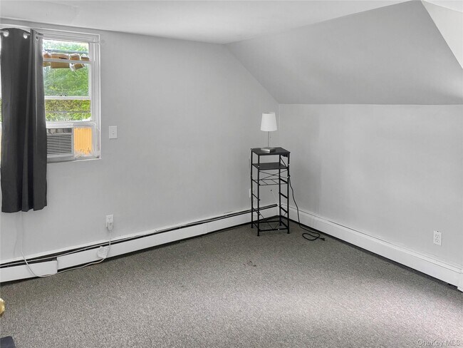 Foto del edificio - 174 Mills Pond Rd