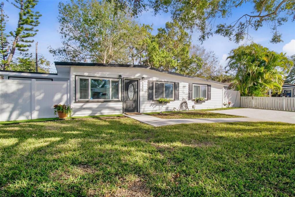 Foto principal - 6849-6813 13th St N
