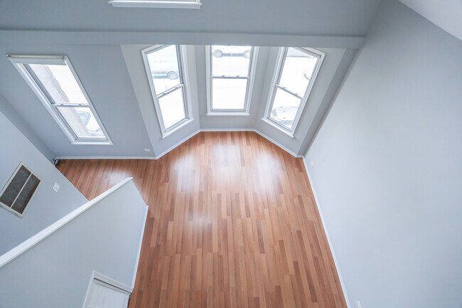 Foto del edificio - 2143 W Belmont Ave