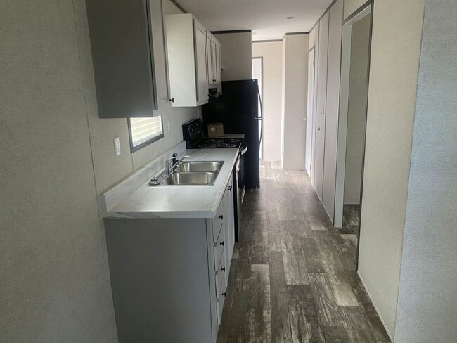 Foto del edificio - 1250 Lakeview Dr