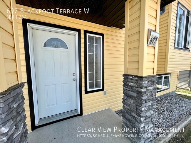 Photo du bâtiment - Charming 3 bedrooms, 2 bathrooms, fully fenced bi-level home in West Lethbridge!