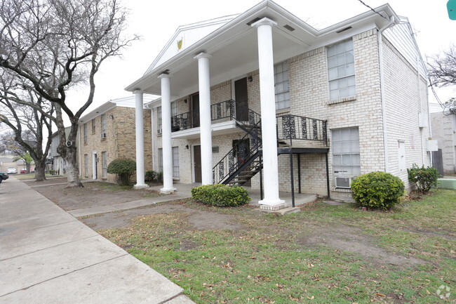 Cambridge Square Apartments - Spanish Puerto Apartments