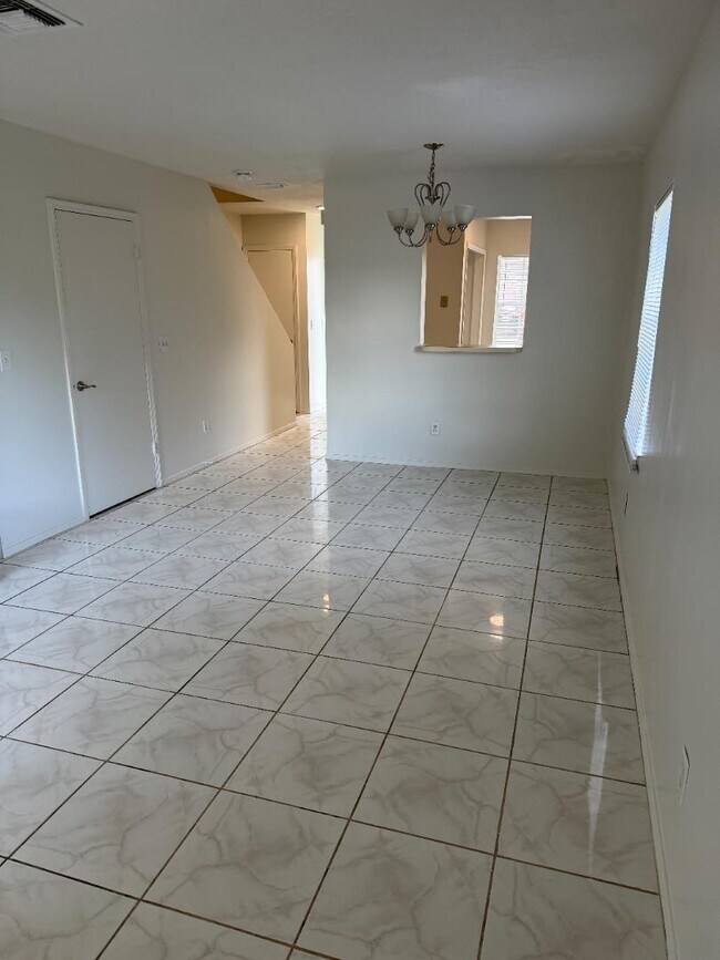 Building Photo - 135 Knotts Ln