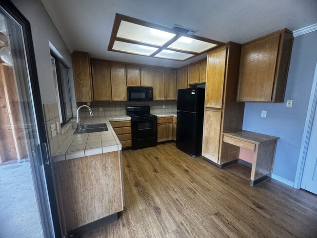 Building Photo - Oakdale Home 3 bedrooms 2 bathrooms