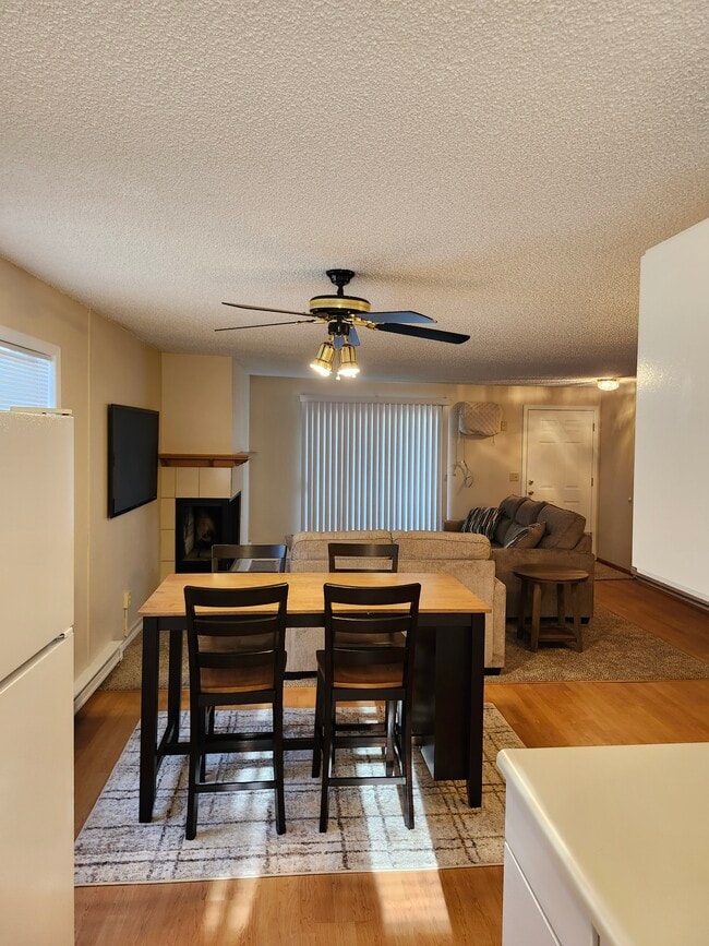 Building Photo - 2121 E Upriver Dr
