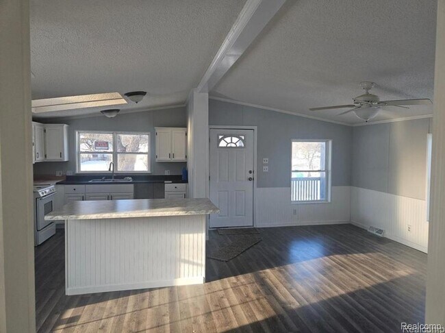 Foto del edificio - 6274 Cree Ct
