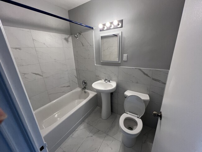 Photo du bâtiment - 325 Melvin Ave