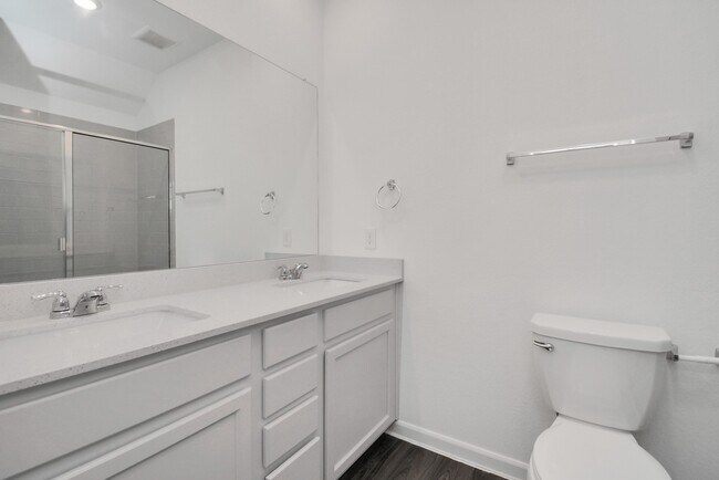 Building Photo - 15801 Macroom Dr