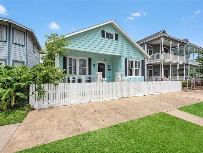 Building Photo - 3310 Avenue Q