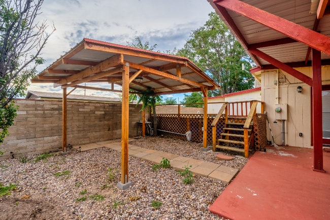 Building Photo - 406 Navajo St