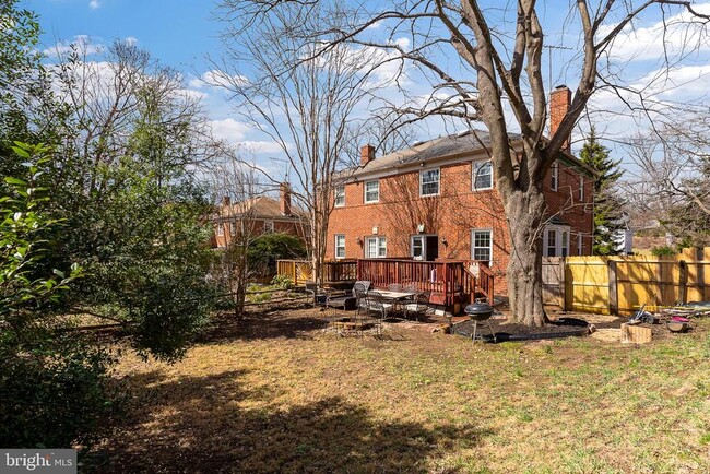 Building Photo - 633 Walker Ave