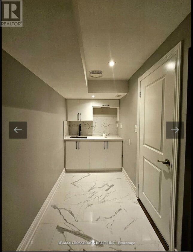 Building Photo - 3 Honey Dr