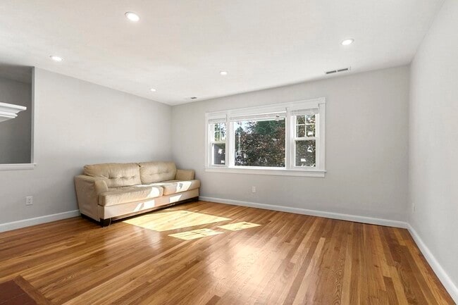 Building Photo - 74 Heywood Ave