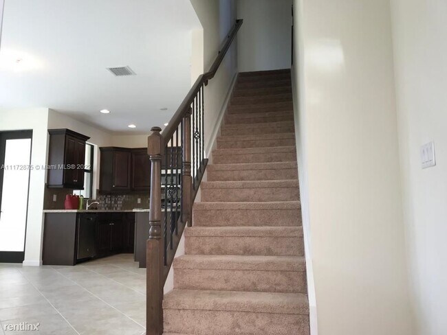 Building Photo - 4 br, 3.5 bath Townhome - 12578 NW 32nd Mnr
