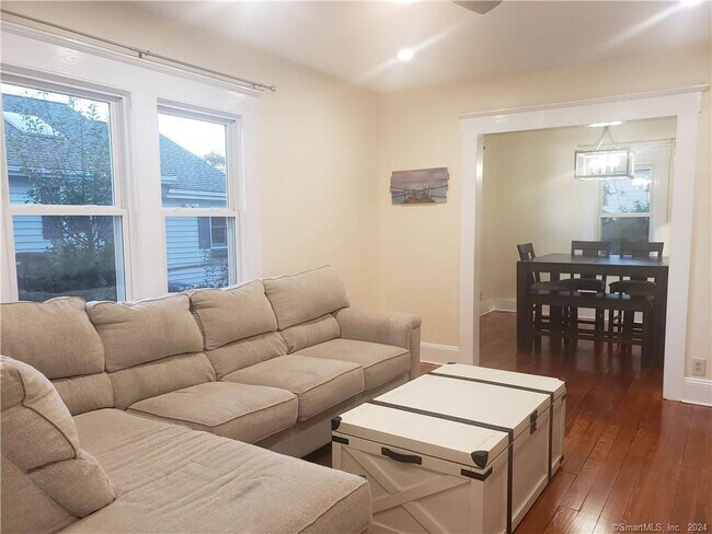 Building Photo - 17 Lincoln Ave