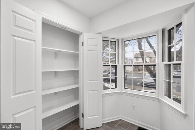 Foto del edificio - 119 E Main St