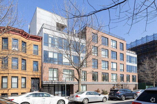 Building Photo - The Hill