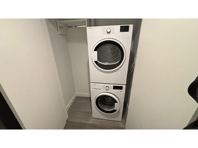 Photo du bâtiment - 13615 Fraser Hwy