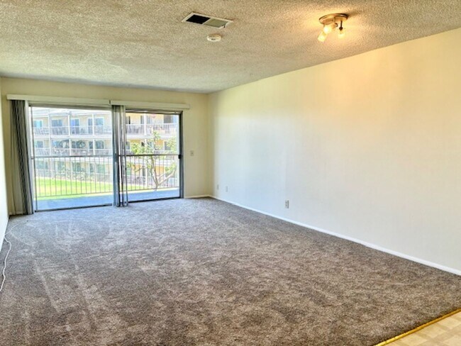 Foto del edificio - Port Hueneme | 2 Bed + 2 Bath | OCEAN VIEW...