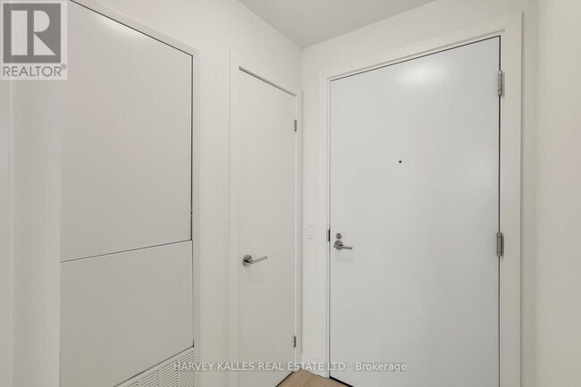 Photo du bâtiment - 110 Broadway Ave